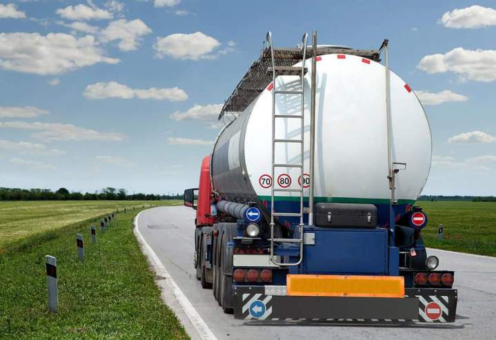 Camions de livraison de combustibles Bouilland